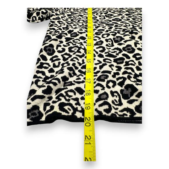 Renuar Black & White Leopard Print Mock Neck Sweater Size Small - Picture 7 of 9